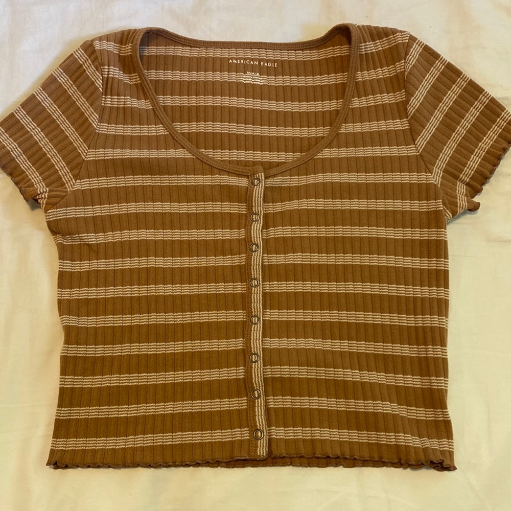 American Eagle Woman’s cropped tee